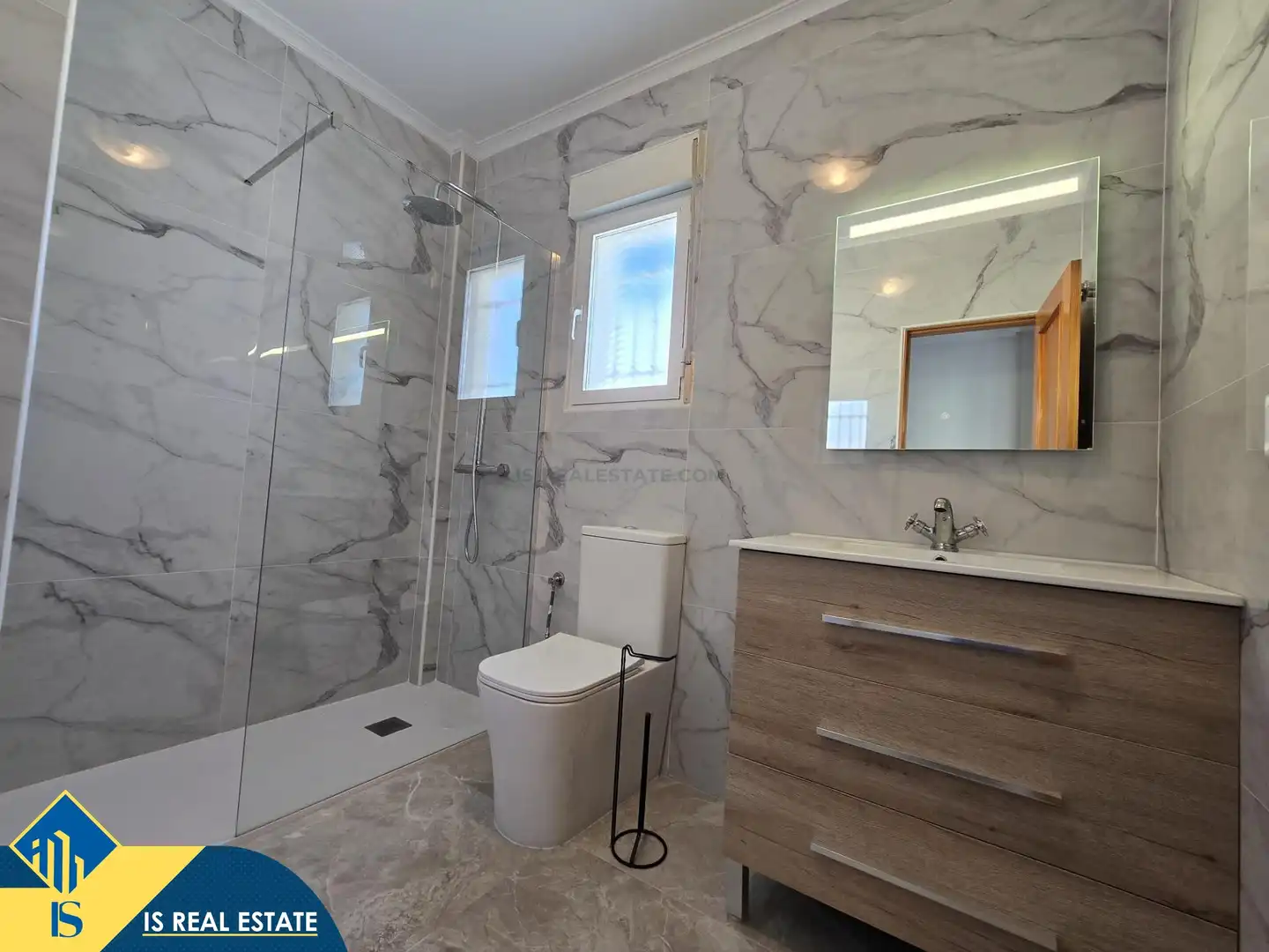 Baño de Dúplex en venta en Torrevieja con Terraza y Amueblado