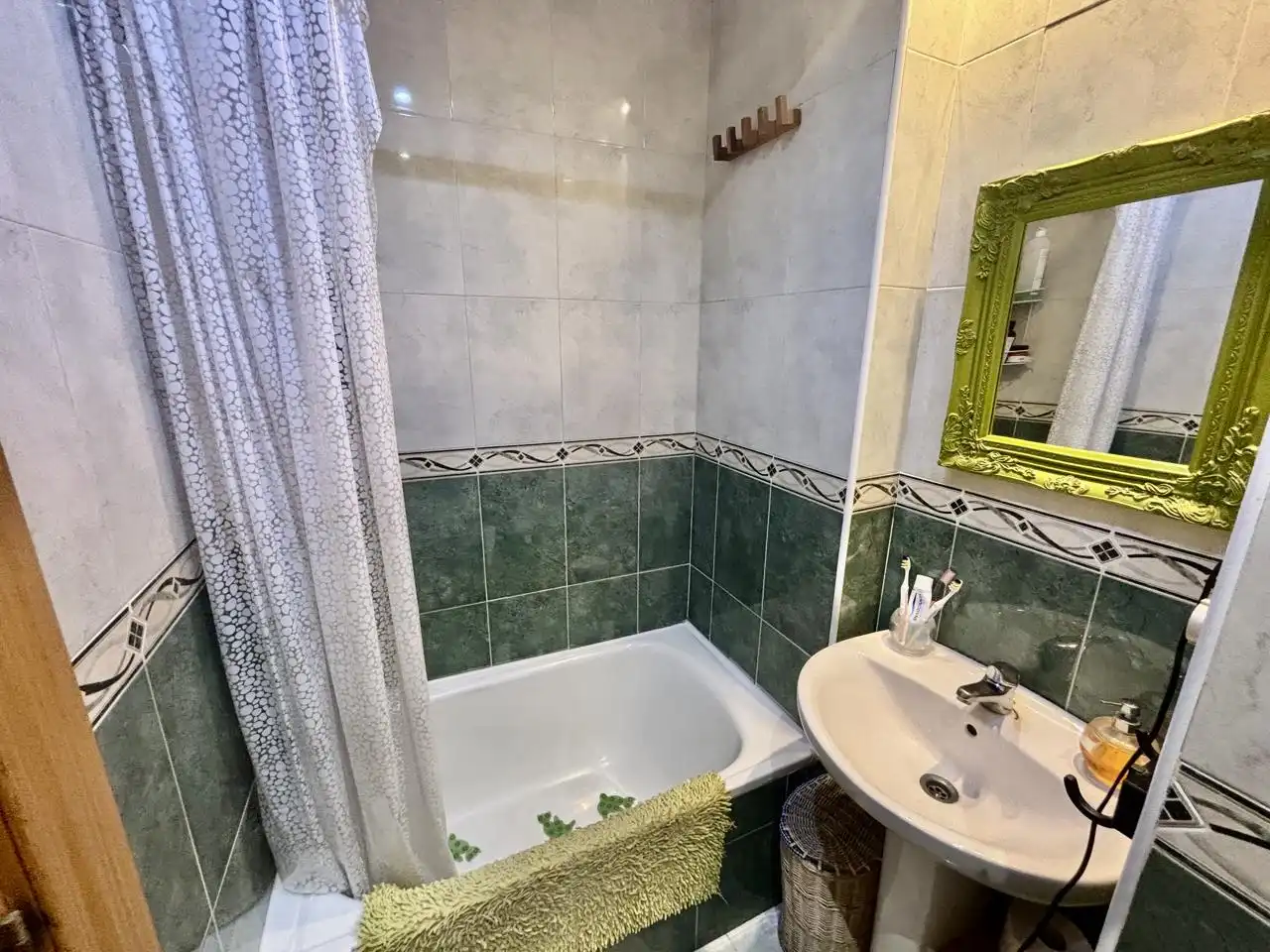 Bathroom of Flat for sale in Zaragoza  with Air Conditioner, Heating and Balcony