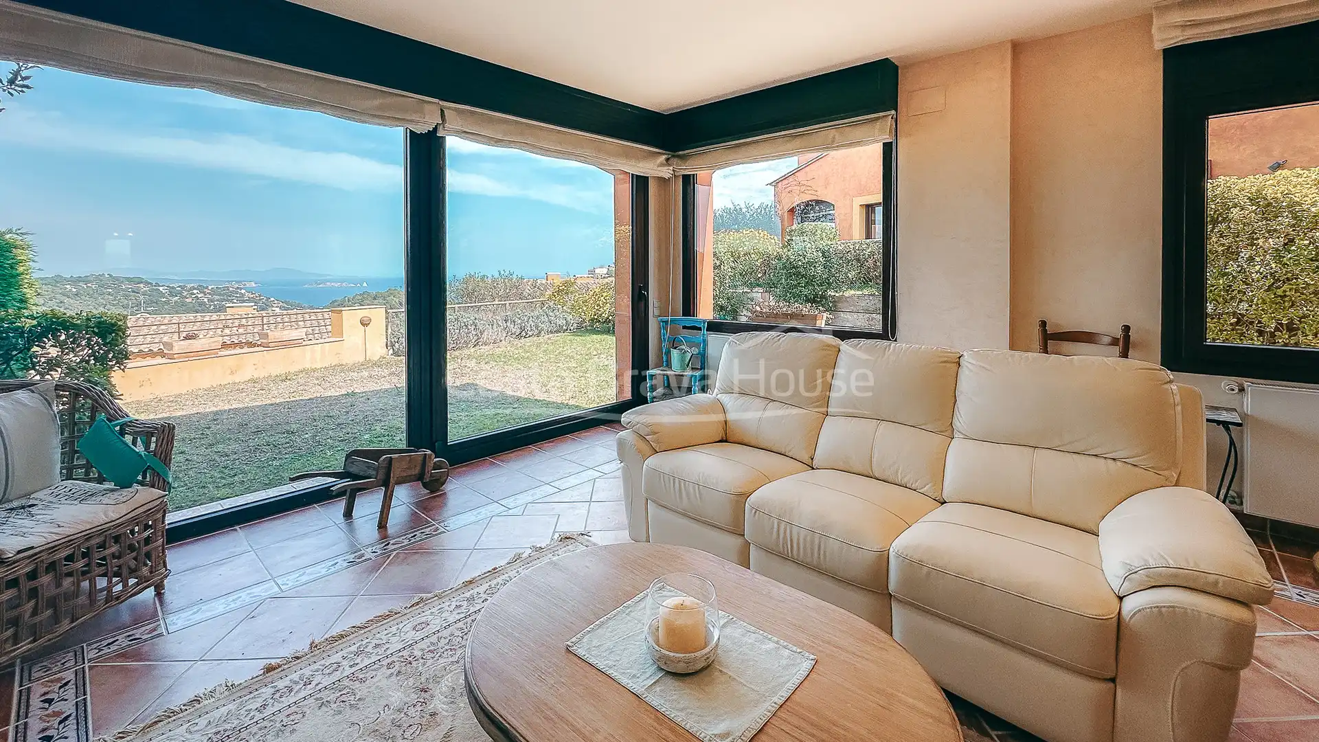 Terraced house with pool for sale in C. Lluis Miro, imagen 5