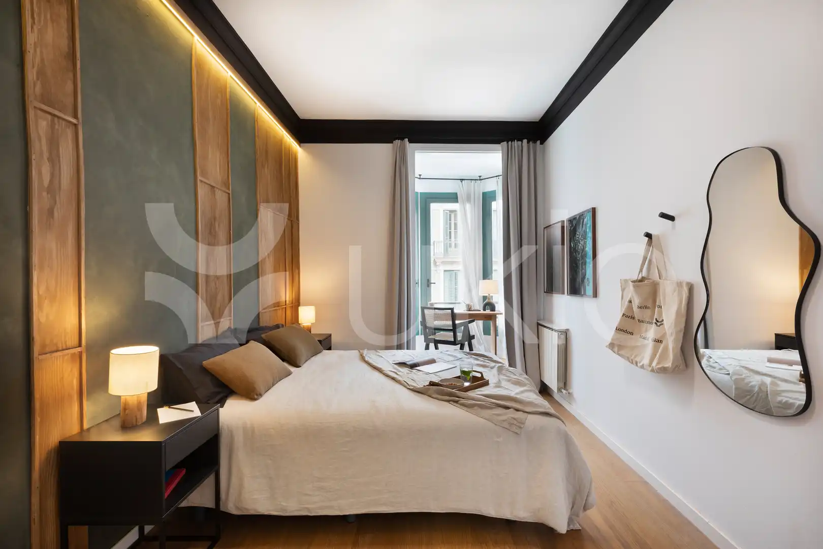 Dormitori de Apartament de lloguer en Barcelona amb Aire condicionat, Calefacció i Moblat