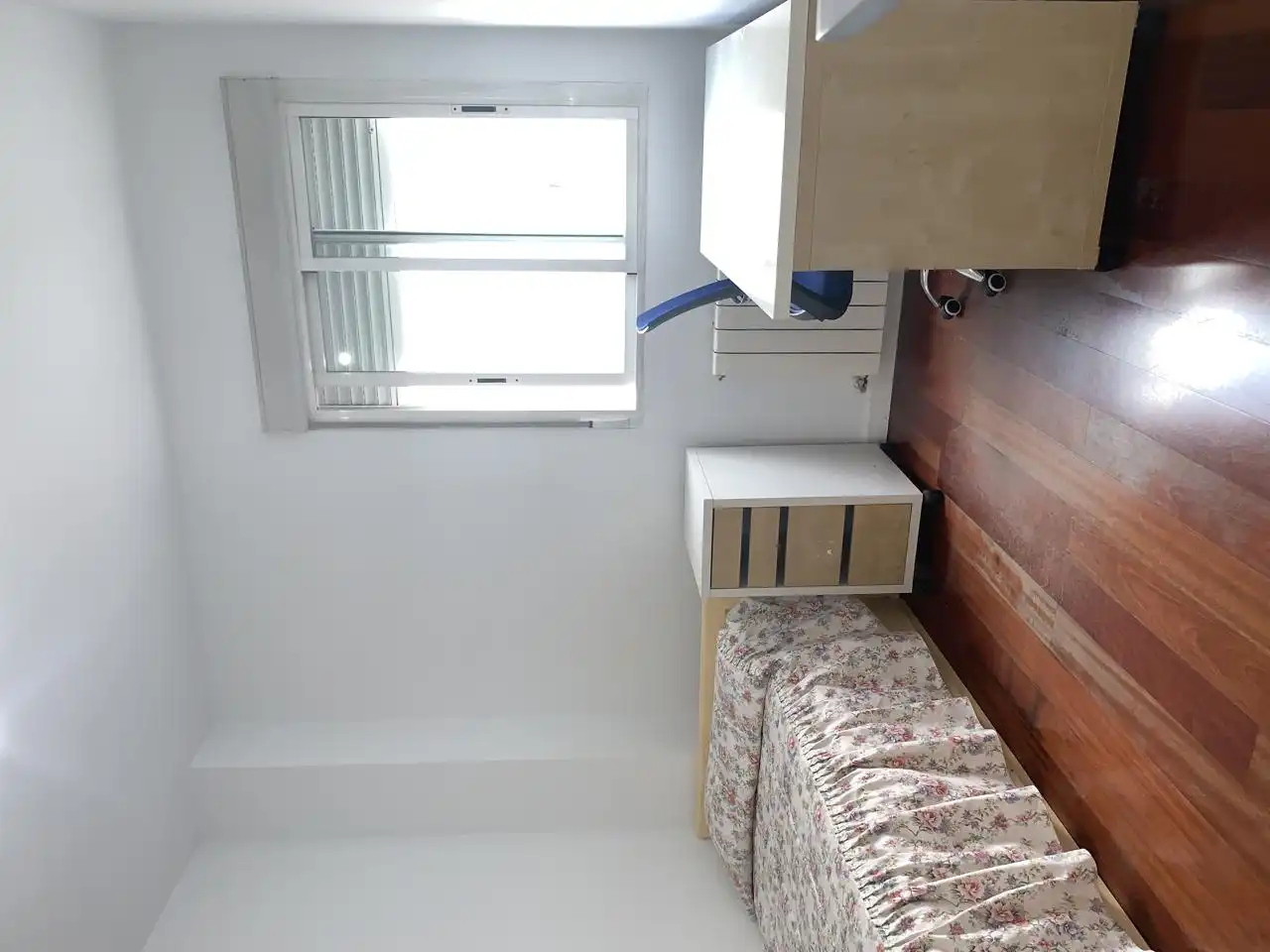 Schlafzimmer von Dachboden zur Miete in Madrid mit Klimaanlage, Heizung und Möbliert