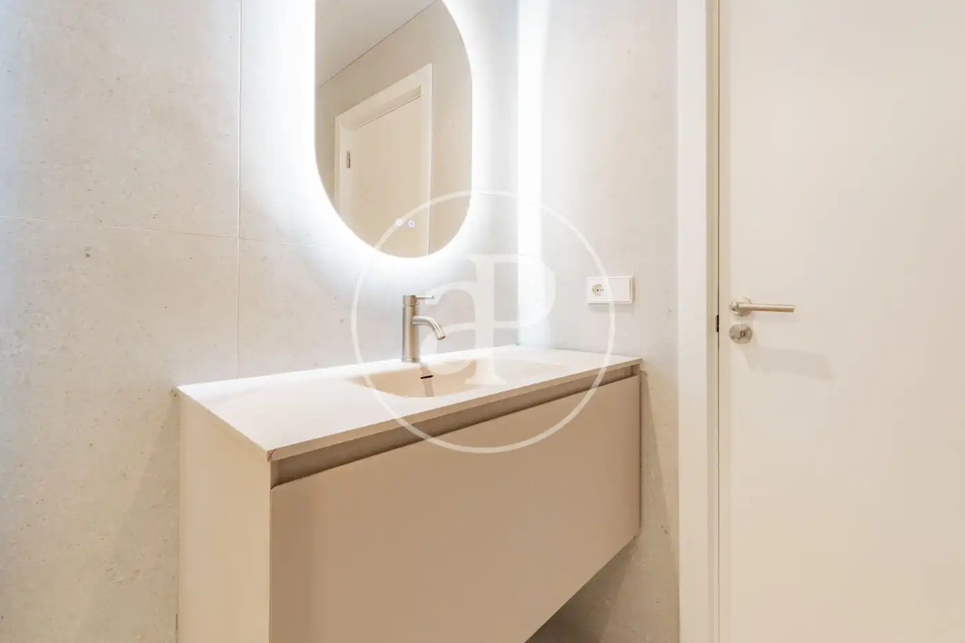 Bathroom of Flat for sale in Madrid  with Air Conditioner and Heating