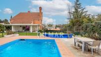 Piscina de Casa o xalet en venda en Algete amb Aire condicionat, Jardí privat i Terrassa