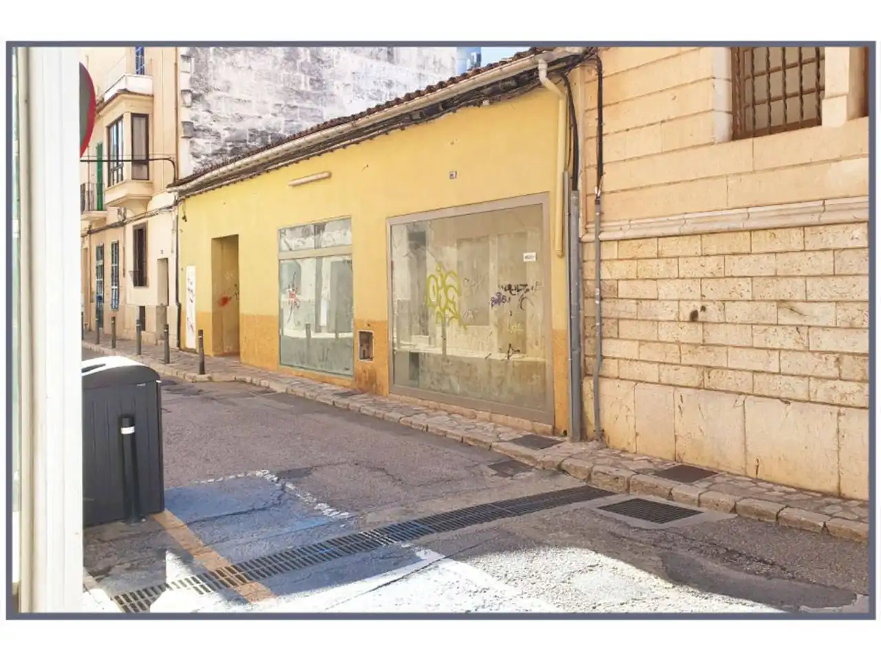 Locale commerciale in affitto a Plaza llibertat sn