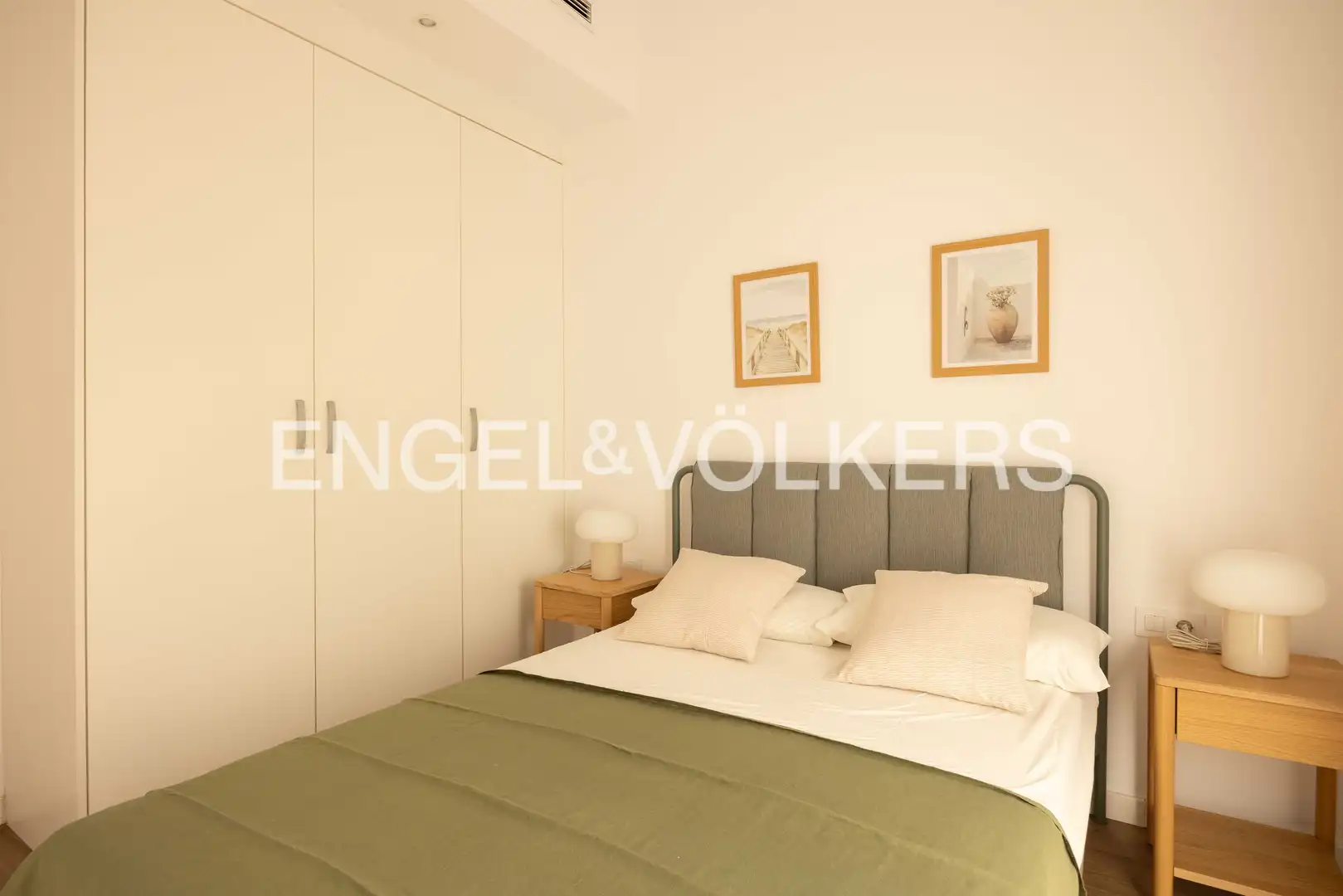 Schlafzimmer von Erdgeschoss zum Verkauf in Barcelona mit Klimaanlage, Heizung und Parkett