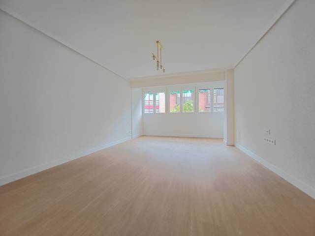 Piso en Alquiler en Calle de Mateo García en Ventas