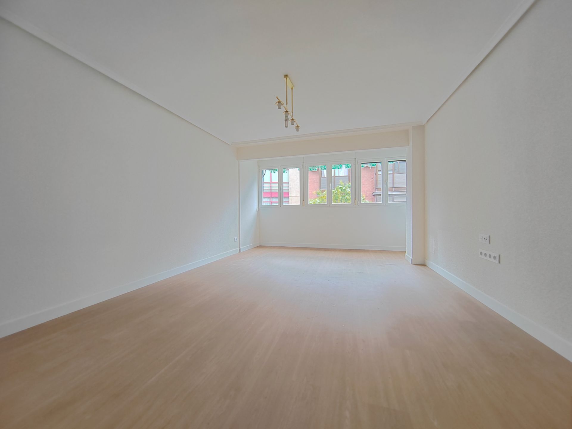 Bedroom of Flat to rent in  Madrid Capital  with Air Conditioner, Parquet flooring and Terrace