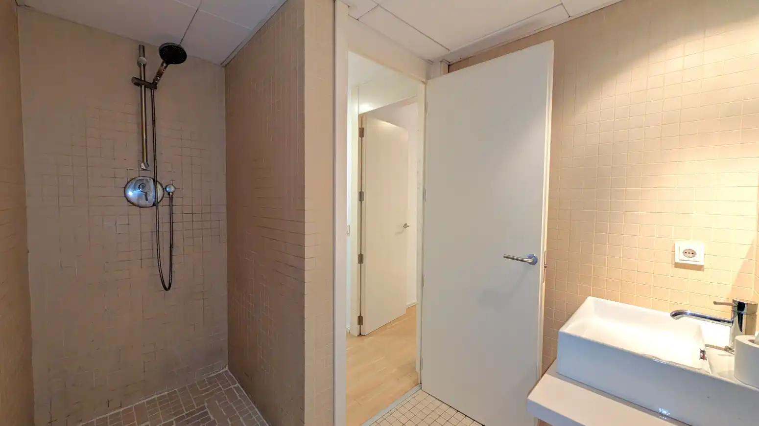 Baño de Piso en venta en Valencia con Aire acondicionado, Calefacción y Jardín privado
