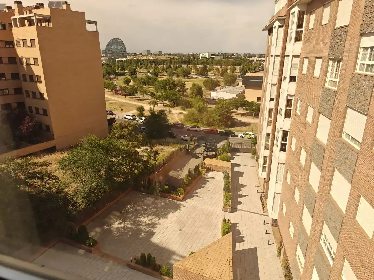 Außenansicht von Wohnung zur Miete in  Madrid Capital mit Klimaanlage und Schwimmbad
