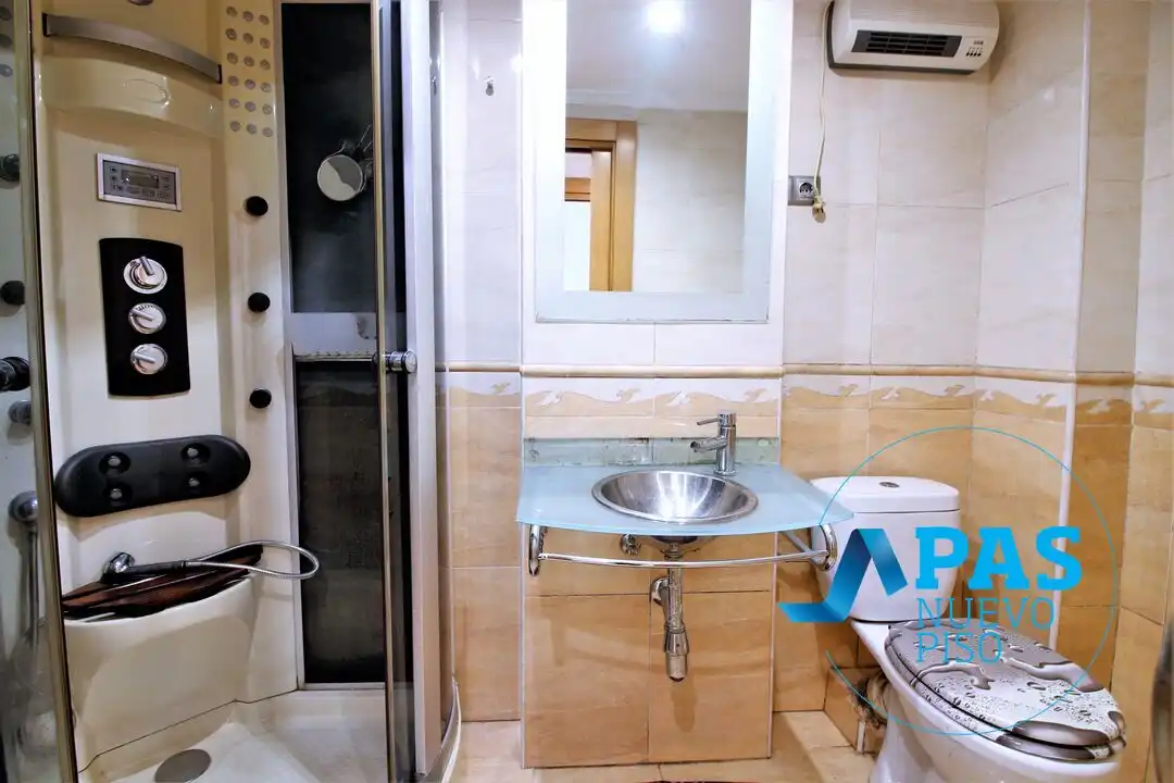 Badezimmer von Wohnung zum Verkauf in Santander mit Heizung und Terrasse