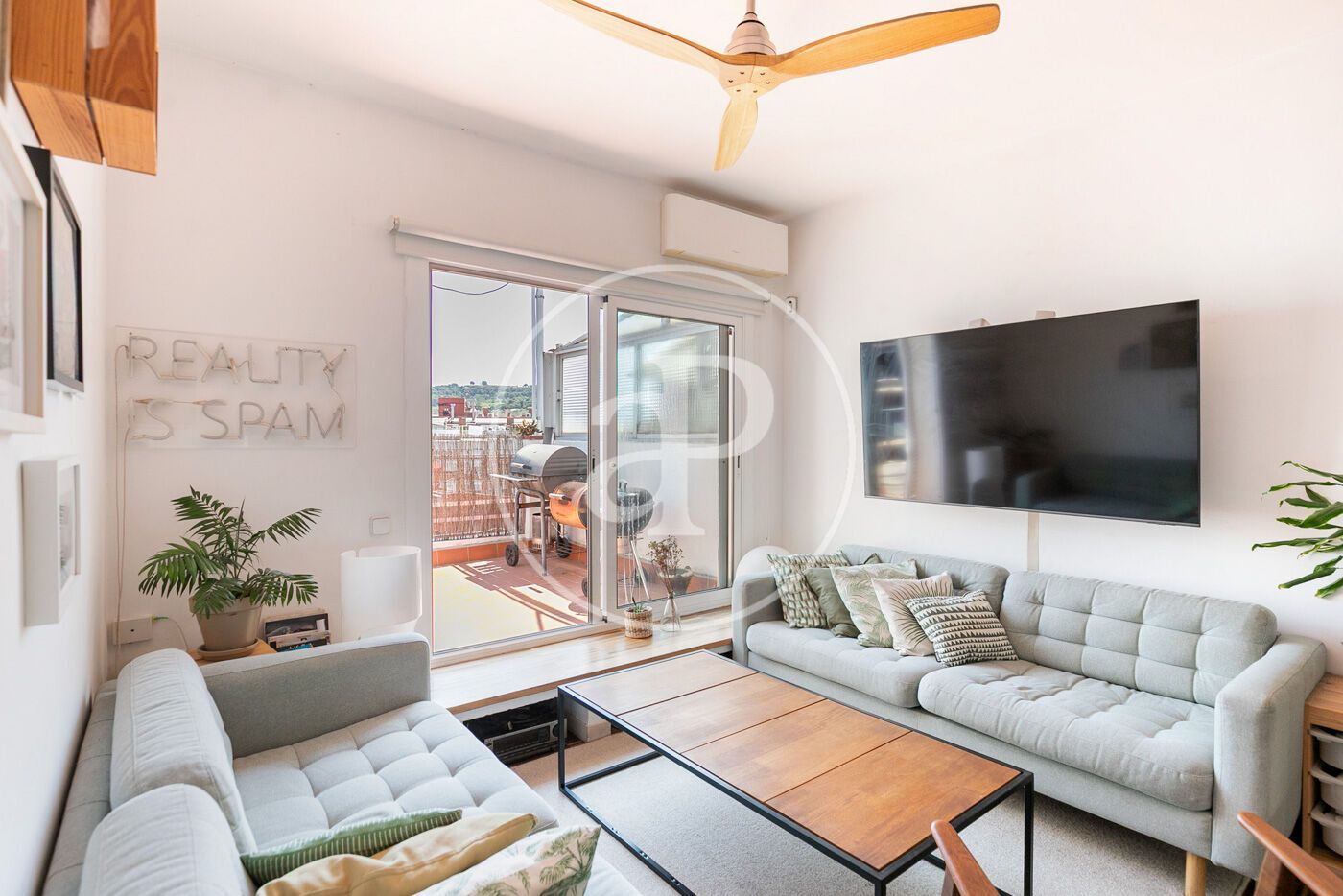 Living room of Attic for sale in  Barcelona Capital  with Air Conditioner, Heating and Terrace
