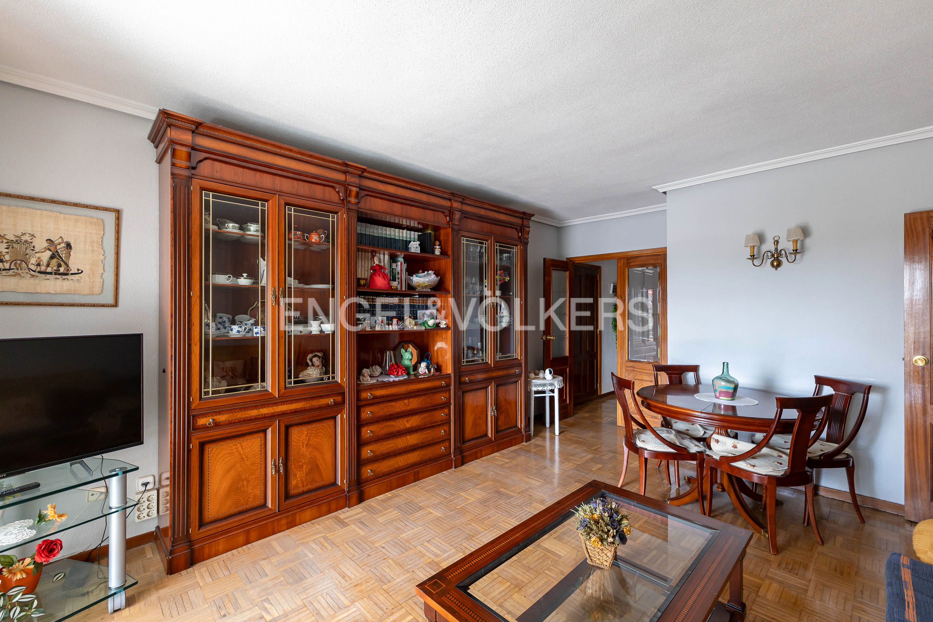 Menjador de Apartament en venda en  Madrid Capital amb Calefacció, Parquet i Terrassa