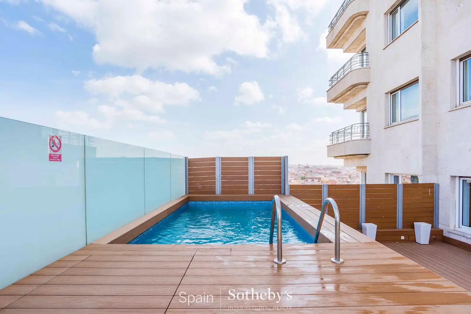 Swimming pool of Apartments for sale in Madrid  with Air Conditioner and Community pool