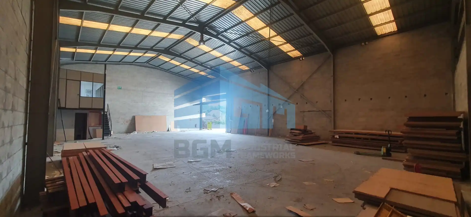 Fabrikhallen zur Miete in Boqueixón