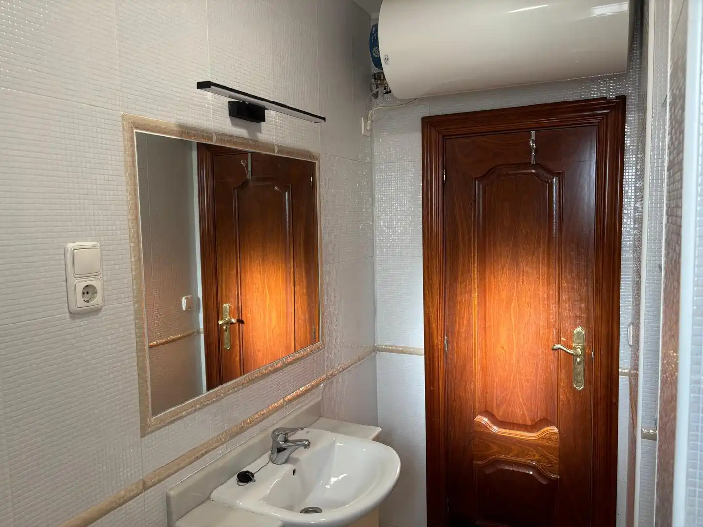 Bathroom of Flat for rent in Zaragoza  with Heating, Furnished and Oven