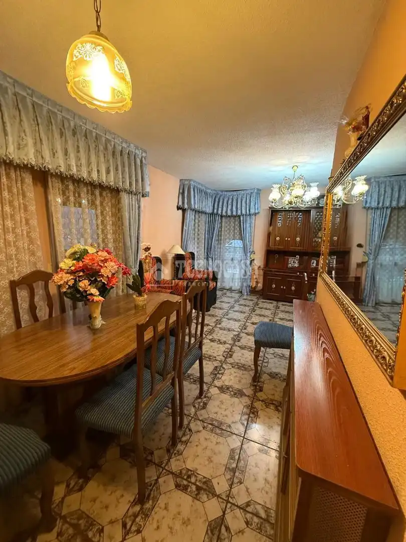 Comedor de Piso en venta en Madrid con Calefacción
