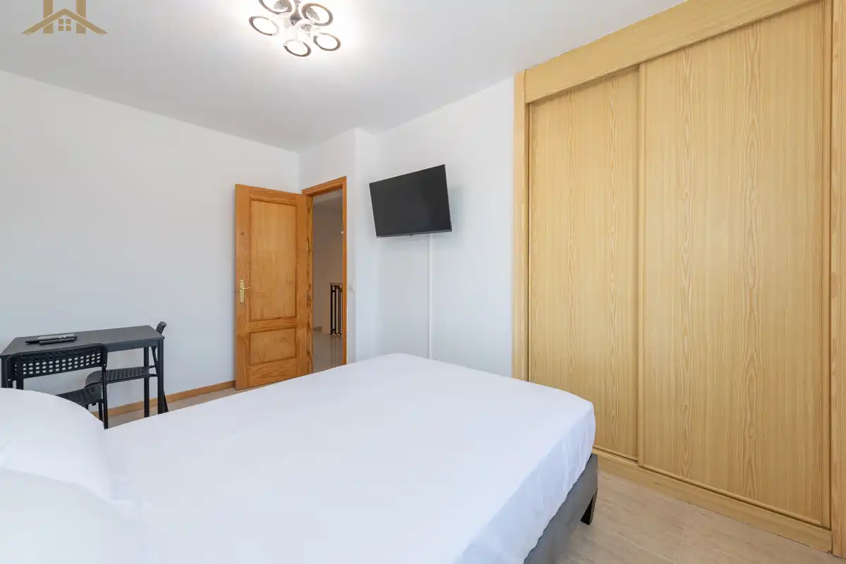 Habitación de Casa adosada en venta en Loeches con Aire acondicionado, Calefacción y Jardín privado
