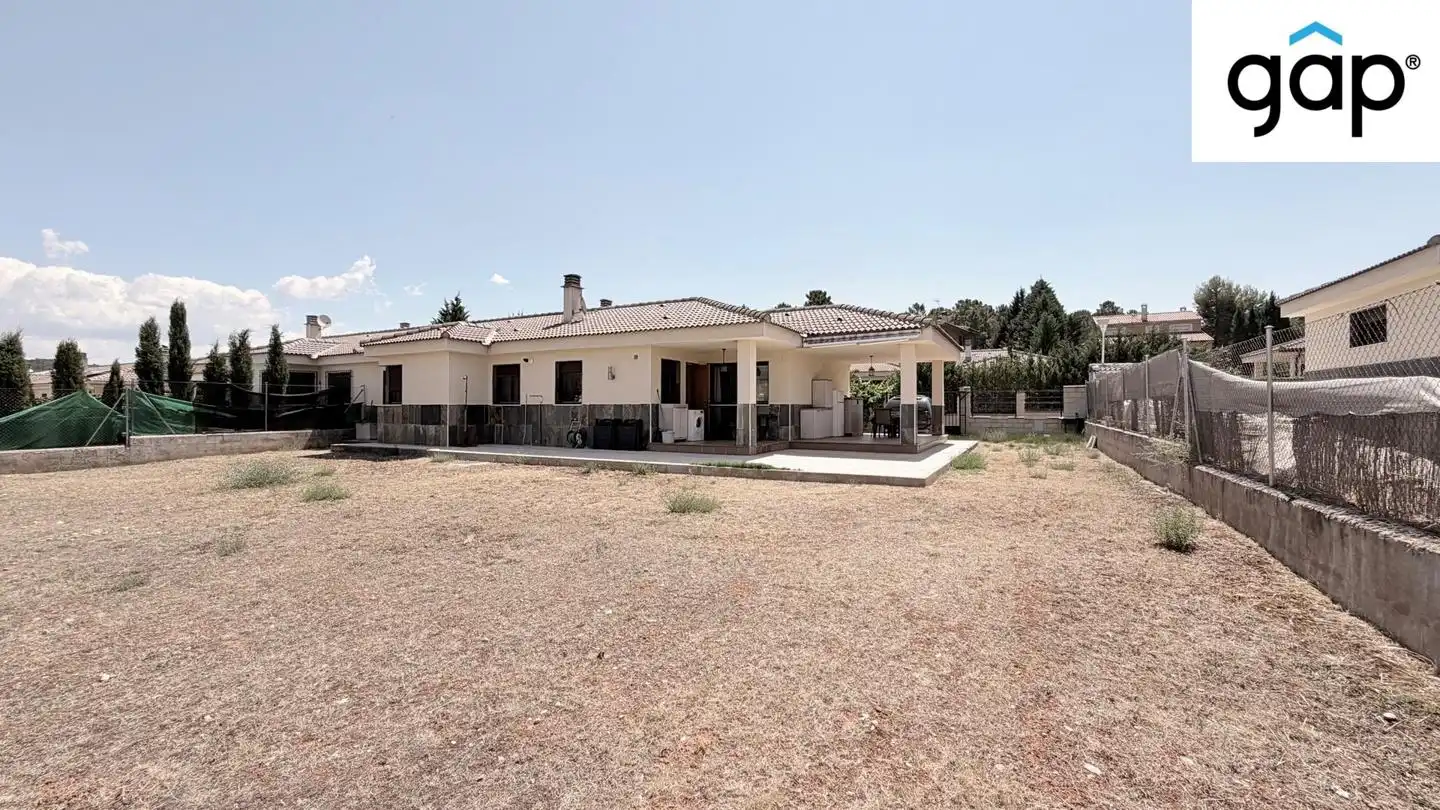 Exterior view of Houses for sale in Arcas del Villar  with Heating, Private garden and Furnished