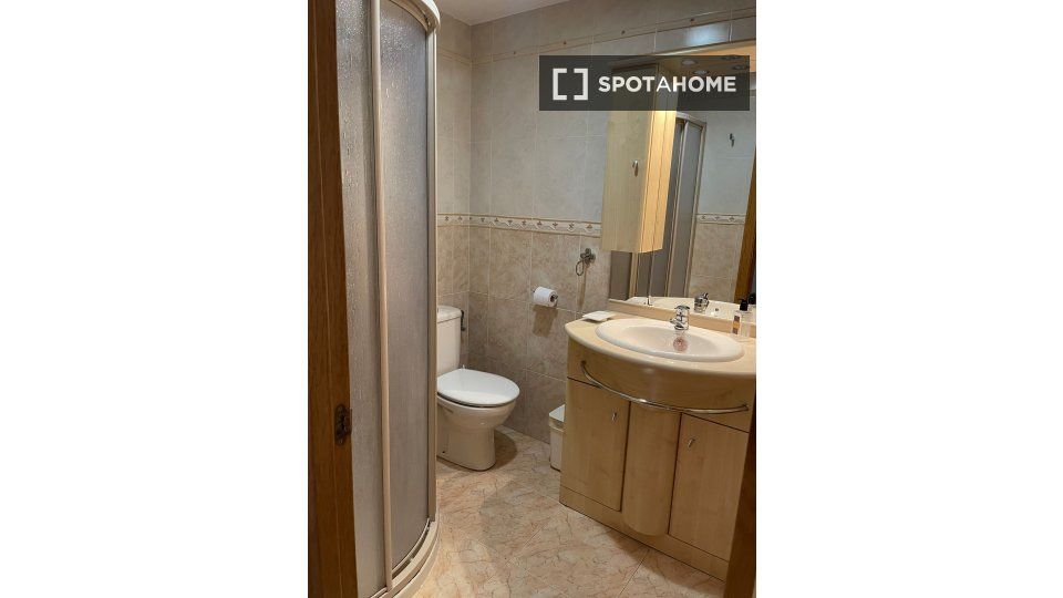 Bathroom of Flat to rent in Torrelodones  with Air Conditioner, Heating and Furnished