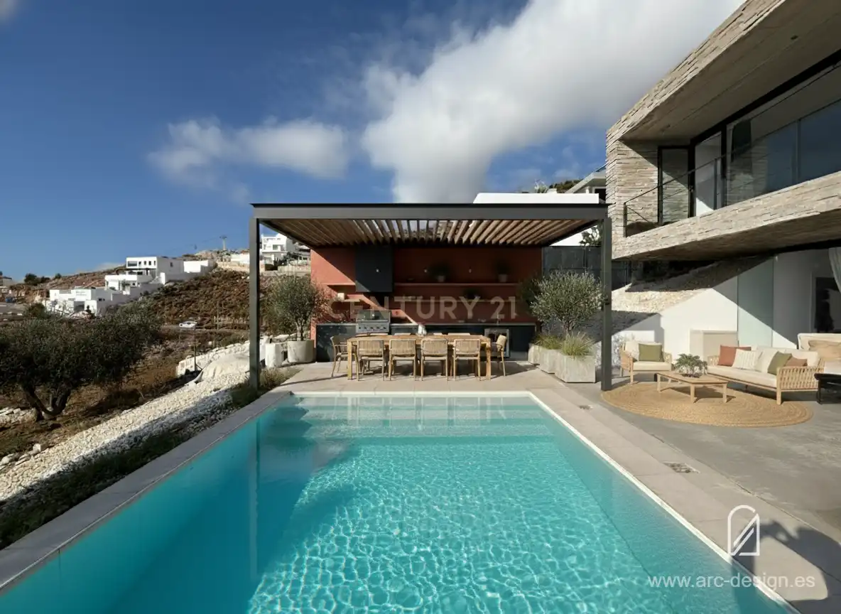 Terrassa de Casa o xalet en venda en Benalmádena amb Aire condicionat, Piscina i Rentadora