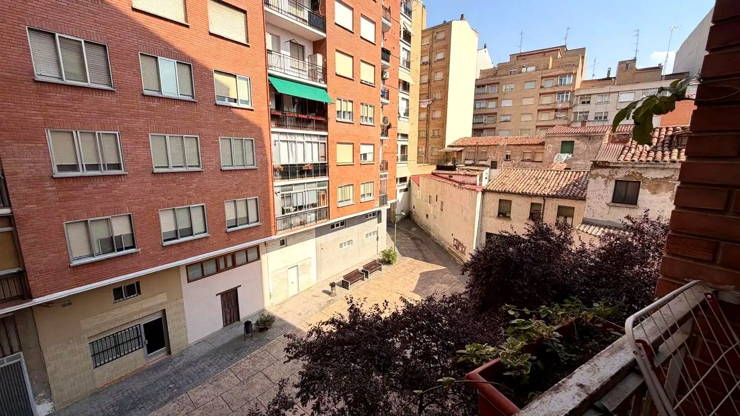 Vista exterior de Piso en venta en  Logroño con Calefacción, Terraza y Amueblado