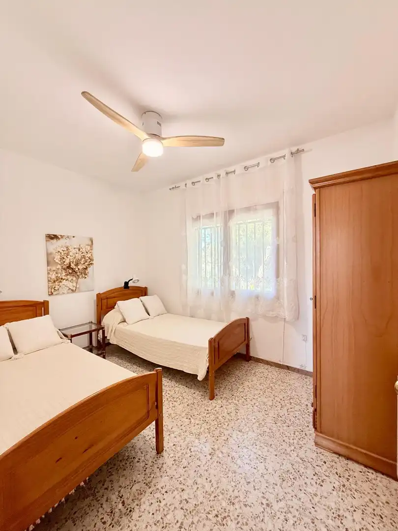 Schlafzimmer von Haus oder Chalet zum Verkauf in Calafell mit Klimaanlage, Heizung und Privatgarten