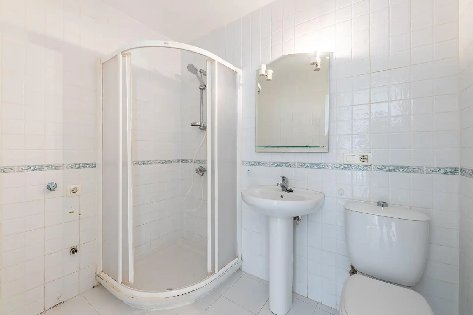 Baño de Apartamento en venta en Benalmádena con Aire acondicionado, Calefacción y Jardín privado