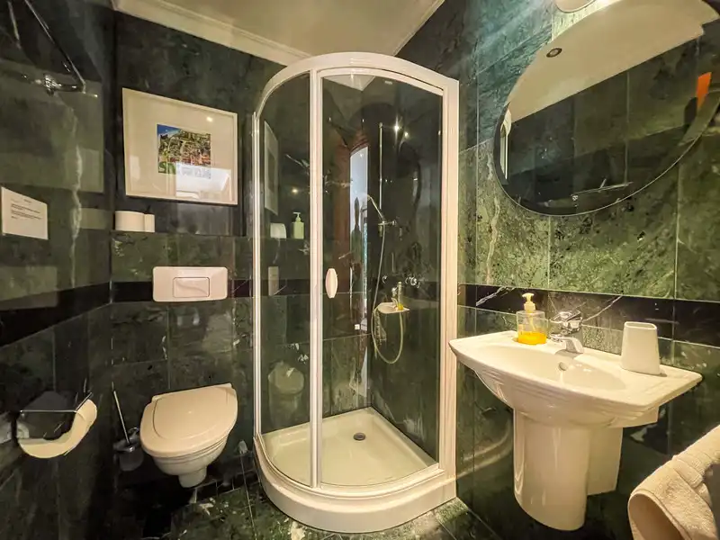 Bany de Casa o xalet de lloguer en Marbella amb Aire condicionat, Jardí privat i Terrassa