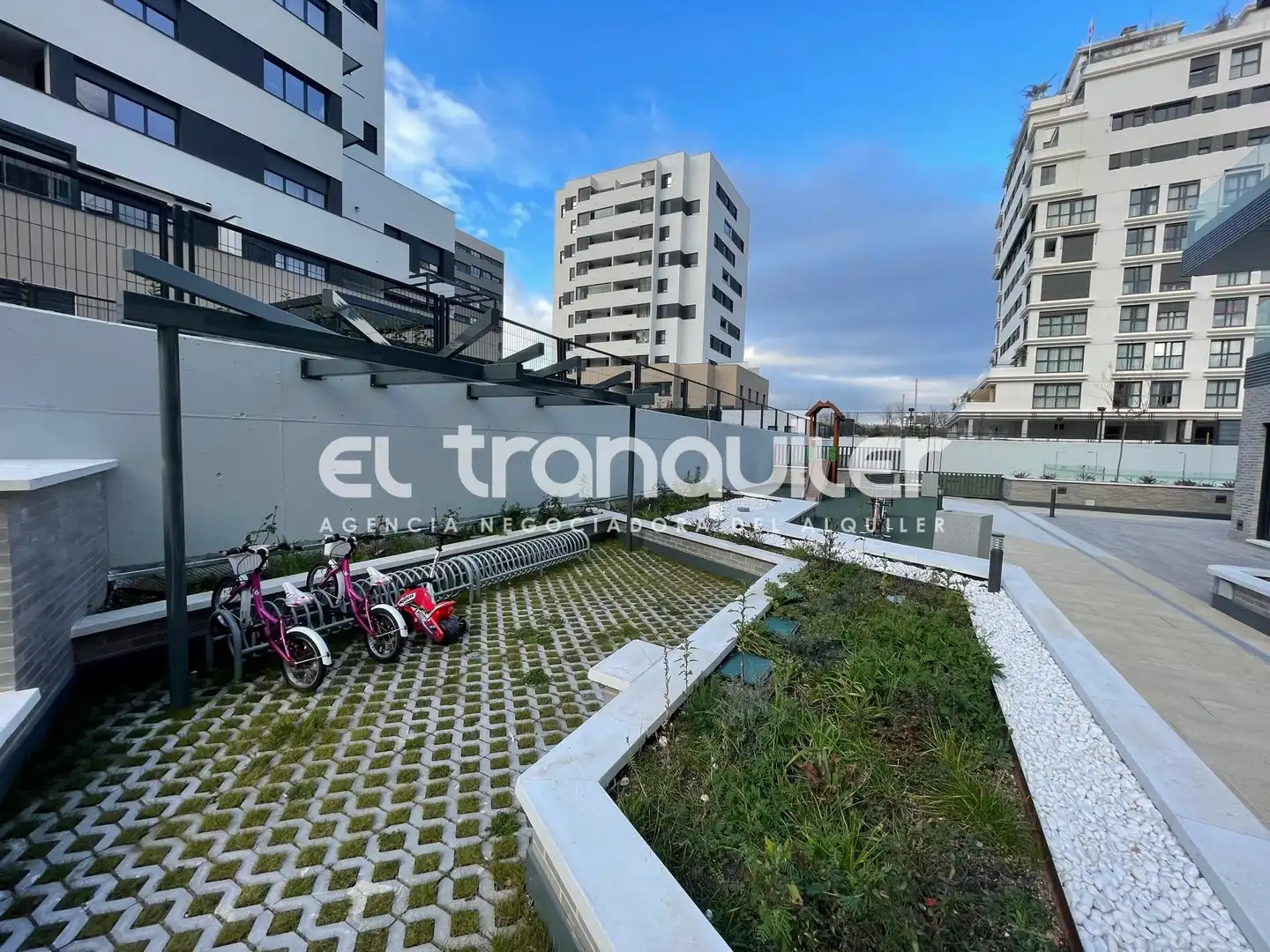 Appartamento con piscina in affitto a Calle Gales, imagen 18
