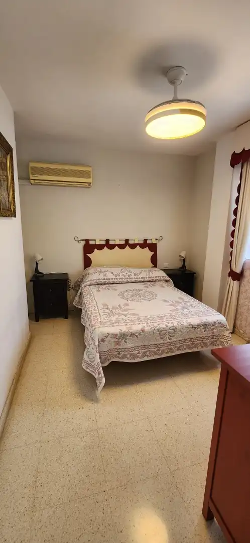 Habitación de Piso en venta en Sevilla con Aire acondicionado, Terraza y Trastero