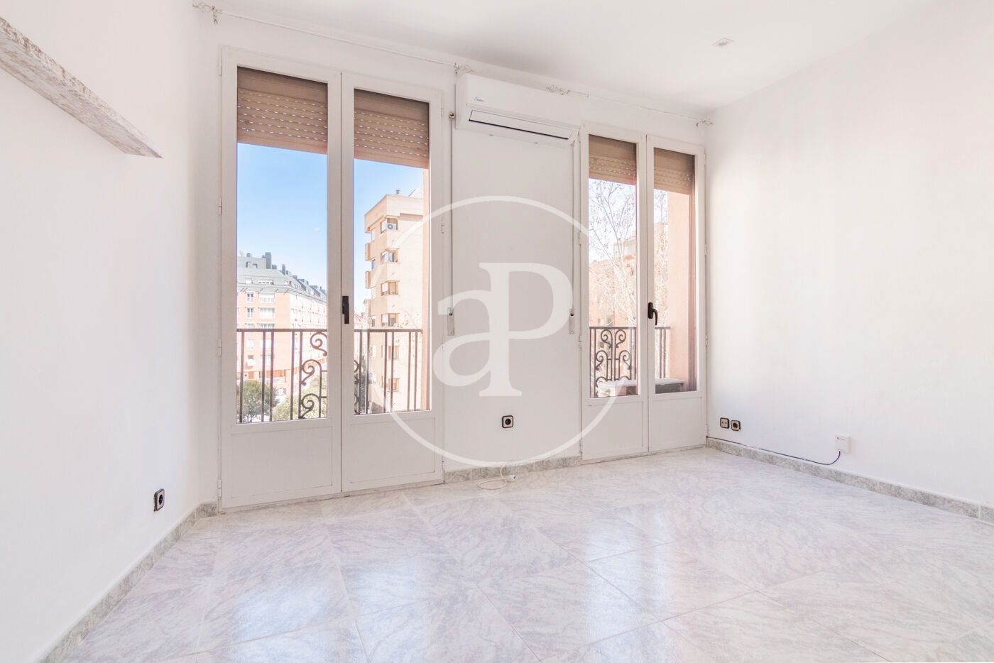 Schlafzimmer von Wohnung zum Verkauf in  Madrid Capital mit Klimaanlage, Heizung und Privatgarten