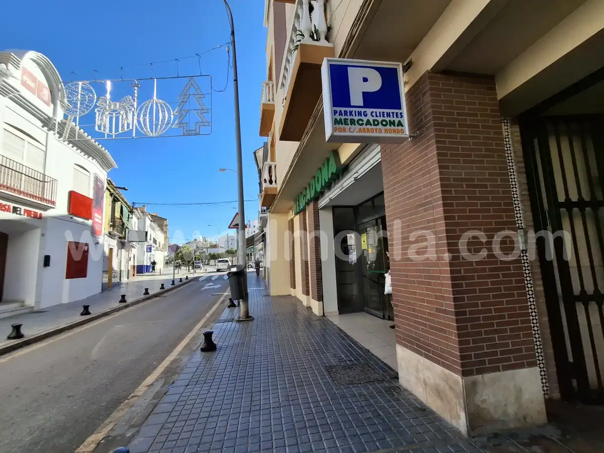 Aparcament de Casa o xalet en venda en Vélez-Málaga amb Terrassa, Moblat i Balcó
