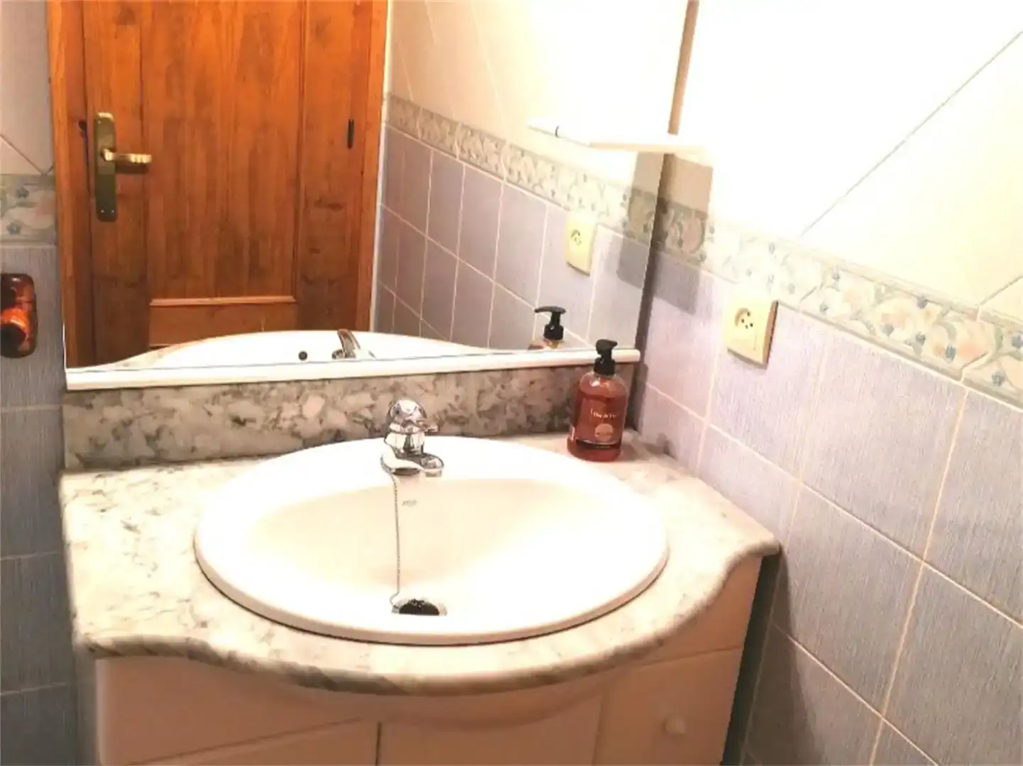 Badezimmer von Wohnungen zur Miete in Setcases mit Abstellraum, Möbliert und Balkon