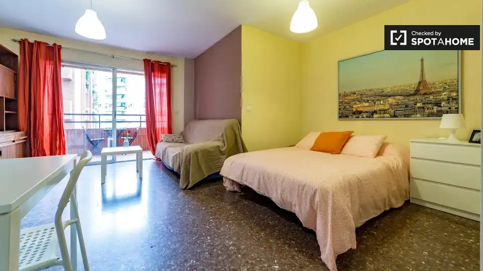 Bedroom of Flat for rent in Valencia  with Air Conditioner, Heating and Furnished