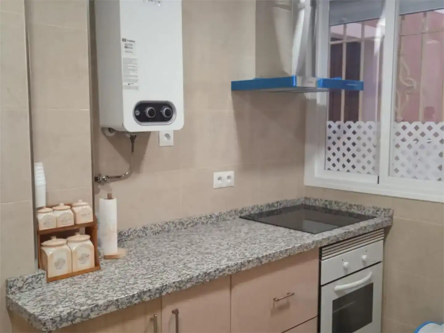 Cuina de Casa adosada de lloguer en Cabra amb Aire condicionat i Moblat