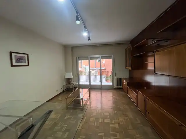 Sala d'estar de Pis en venda en  Madrid Capital amb Calefacció i Terrassa