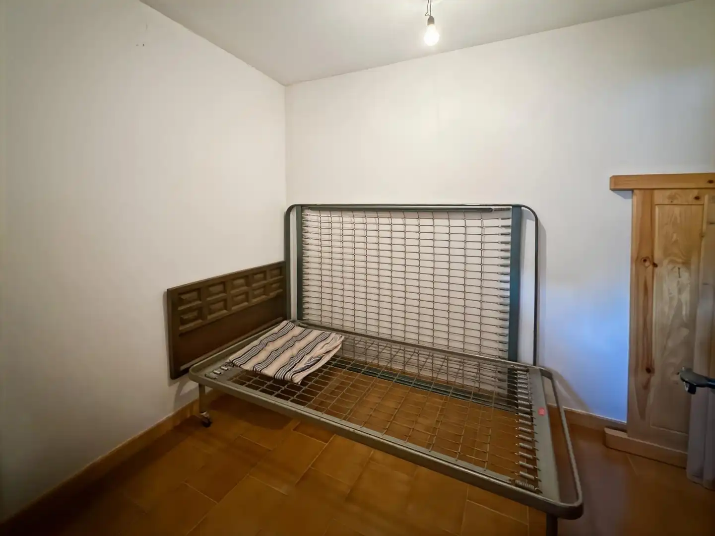 Schlafzimmer von Einfamilien-Reihenhaus zum Verkauf in Berga mit Heizung und Balkon