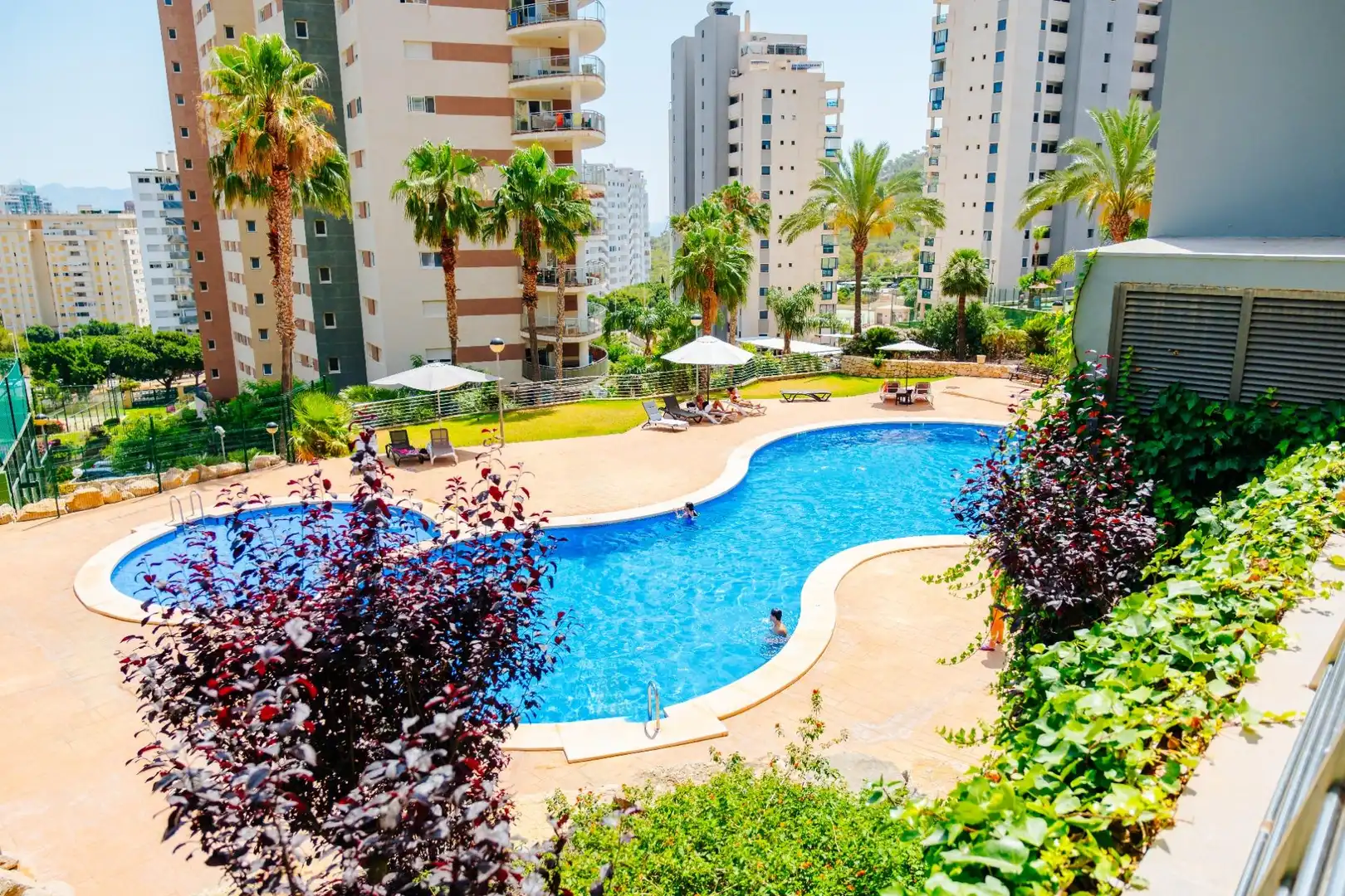 Piscina de Apartament de lloguer en Villajoyosa / La Vila Joiosa amb Aire condicionat, Calefacció i Jardí privat