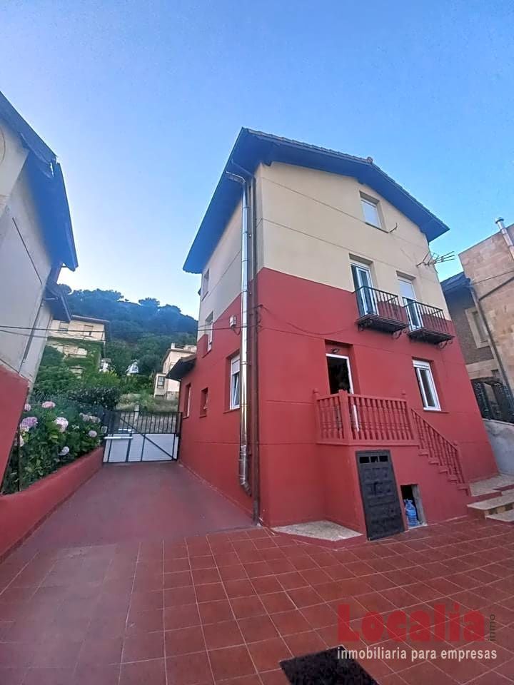 Vista exterior de Casa o xalet en venda en Santander amb Jardí privat, Terrassa i Traster