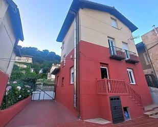 Vista exterior de Casa o xalet en venda en Santander amb Terrassa, Piscina i Balcó