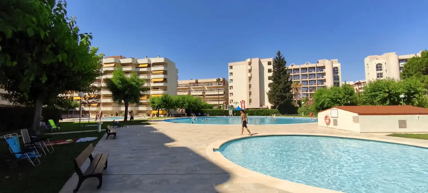 Schwimmbecken von Wohnungen zum Verkauf in Salou mit Heizung, Terrasse und Möbliert