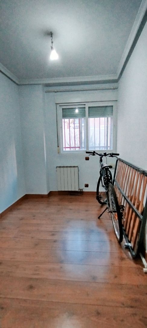 Bedroom of Flat to rent in  Madrid Capital  with Air Conditioner, Heating and Parquet flooring