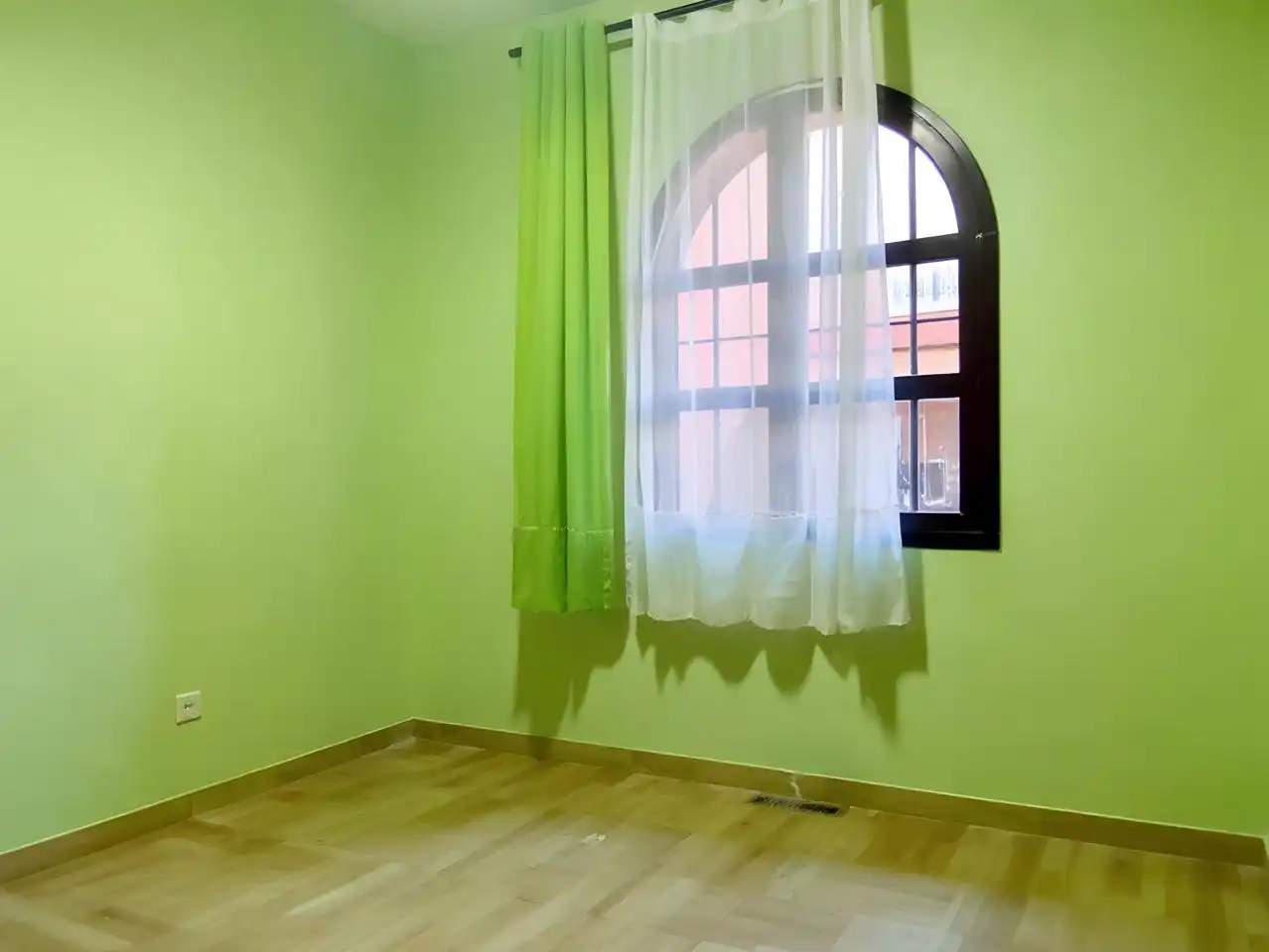 Habitación de Casa adosada en venta en Sevilla con Aire acondicionado, Calefacción y Parquet