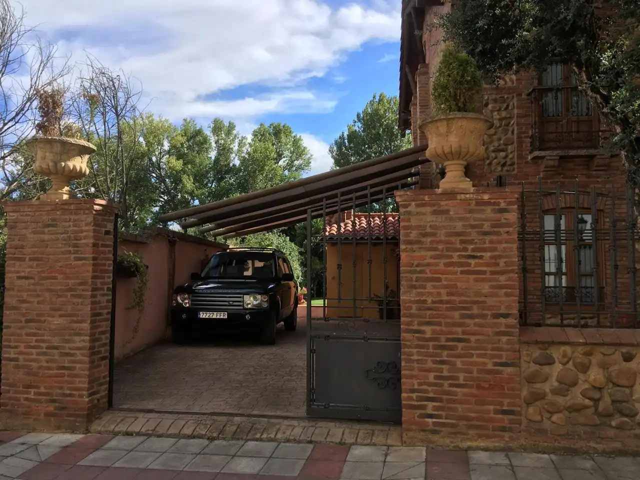 Aparcament de Casa adosada en venda en San Andrés del Rabanedo amb Aire condicionat, Calefacció i Jardí privat