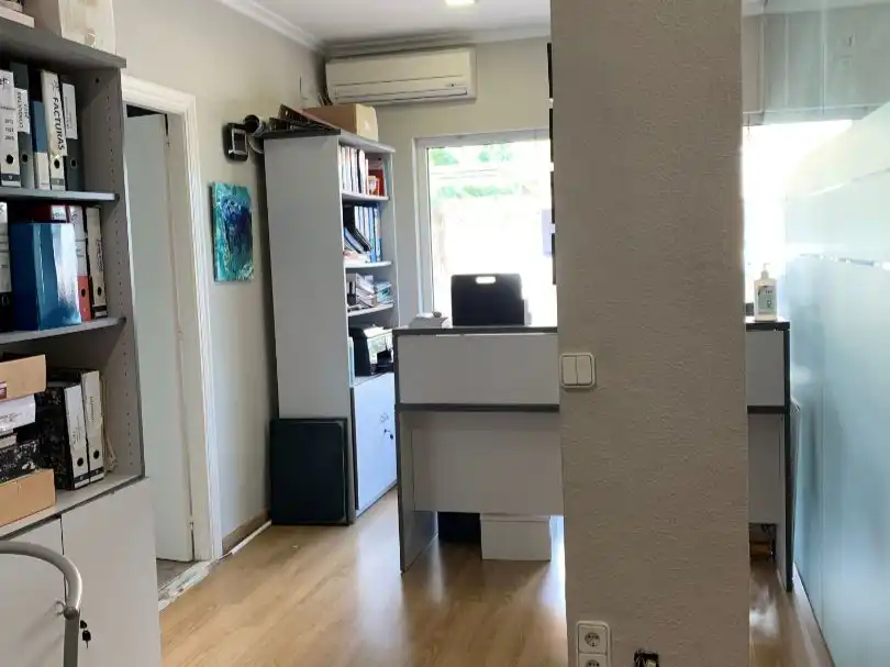 Büro zur Miete in Dénia mit Klimaanlage, Heizung und Möbliert