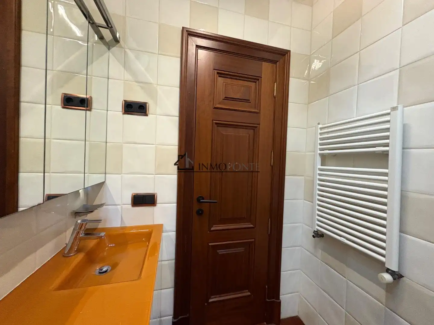 Bany de Casa o xalet en venda en Pontevedra Capital  amb Jardí privat