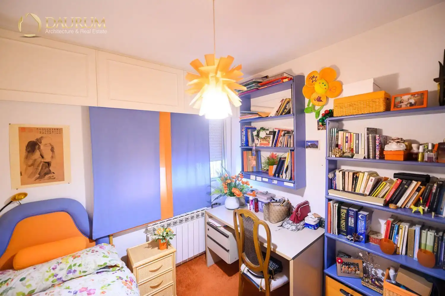 Habitación de Casa adosada en venta en Boadilla del Monte con Aire acondicionado, Calefacción y Jardín privado