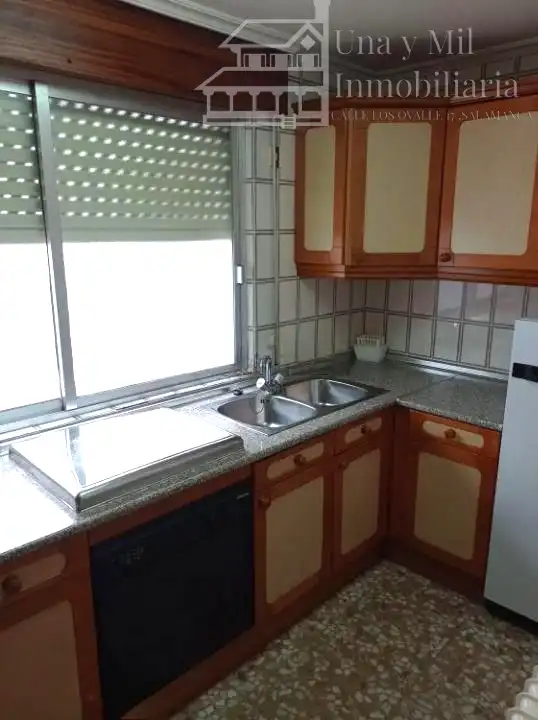 Cocina de Piso en venta en Guijuelo con Calefacción, Trastero y Amueblado