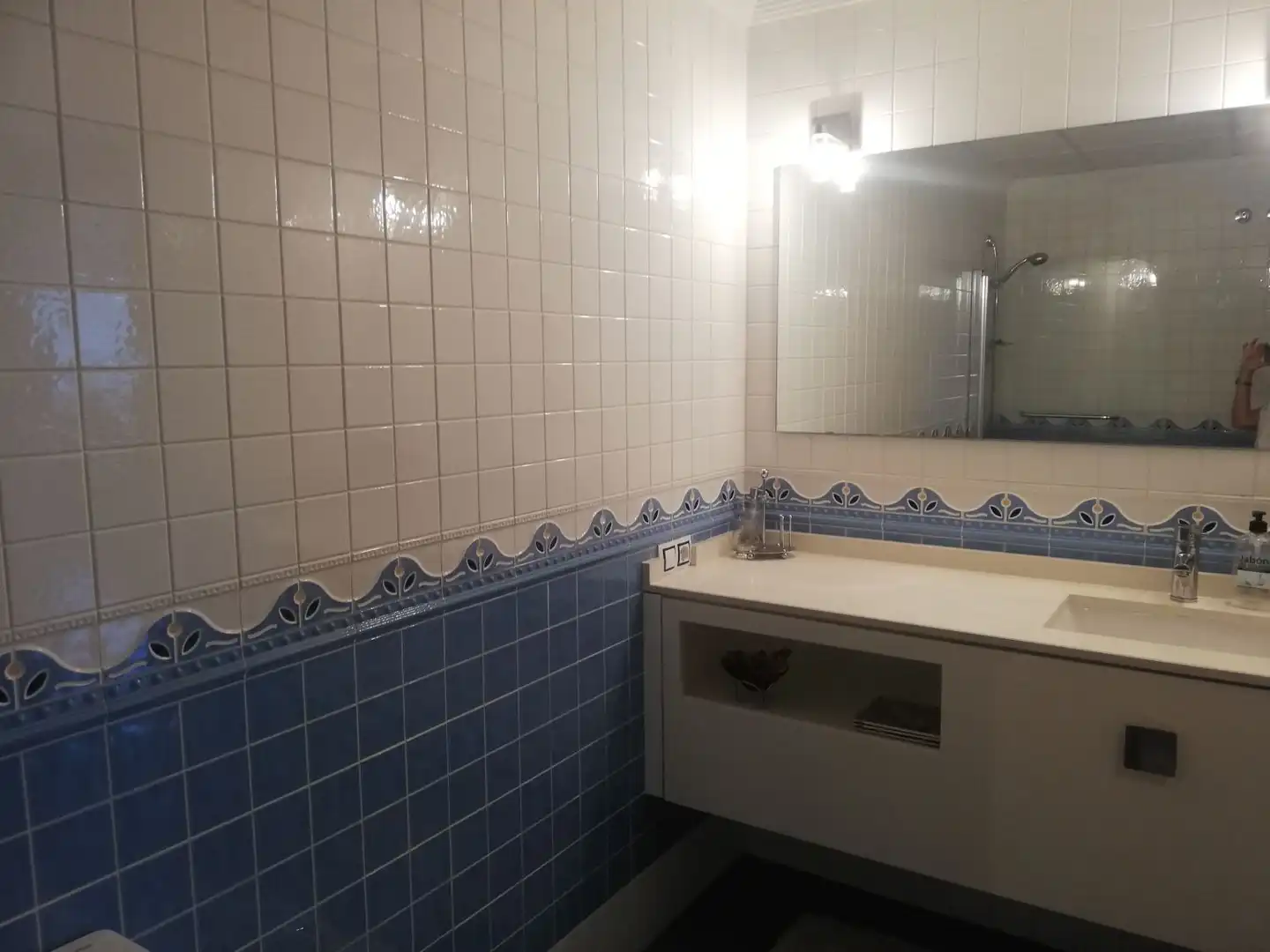 Badezimmer von Dachboden zur Miete in Huelva mit Klimaanlage, Terrasse und Möbliert