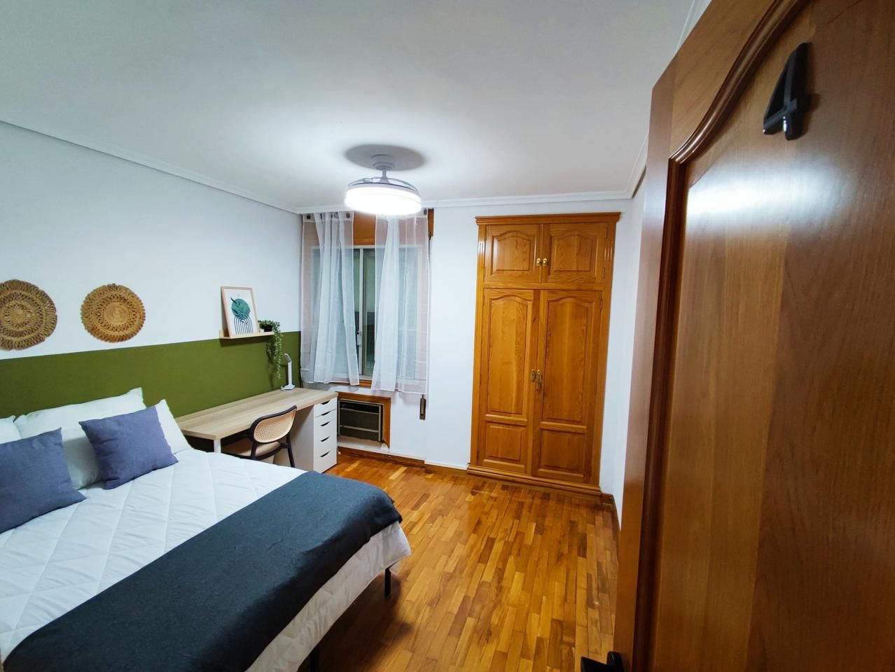 Flat to share in Carrer d'Enmig, Casco Histórico